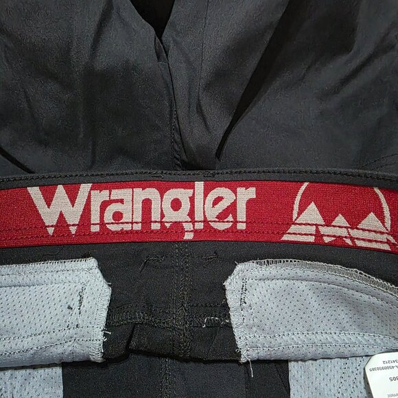 Wrangler Performance Zip Cargo Short Relaxed Fit UPF 50+ Mens Size 48 Black - Picture 10 of 13